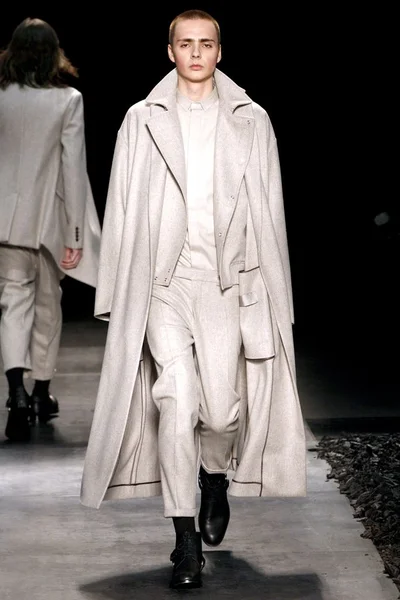 Look 25